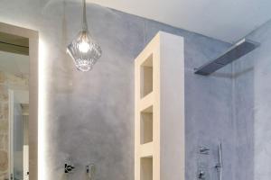 Kúpeľňa v ubytovaní Palazzo Vico Bianco Raro Villas Homes Collection