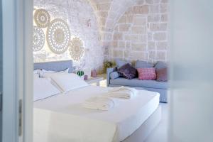 Posteľ alebo postele v izbe v ubytovaní Palazzo Vico Bianco Raro Villas Homes Collection