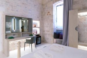 Posteľ alebo postele v izbe v ubytovaní Palazzo Vico Bianco Raro Villas Homes Collection