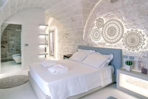 Posteľ alebo postele v izbe v ubytovaní Palazzo Vico Bianco Raro Villas Homes Collection