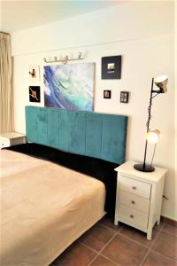 Postel nebo postele na pokoji v ubytování Panoramic Seaview Beachfront Playa Los Cristianos + 17 fotografií