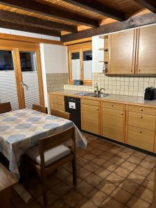Kuchyň nebo kuchyňský kout v ubytování AtlantisINN Bärgli