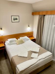 Posteľ alebo postele v izbe v ubytovaní Lugas Hotel