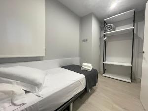Кровать или кровати в номере Apartaments Voramar Roses