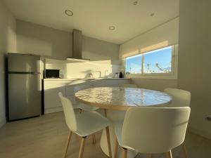 Кухня или мини-кухня в Apartaments Voramar Roses
