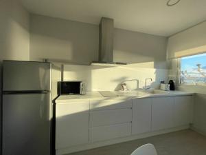 Кухня или мини-кухня в Apartaments Voramar Roses
