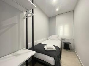 Кровать или кровати в номере Apartaments Voramar Roses
