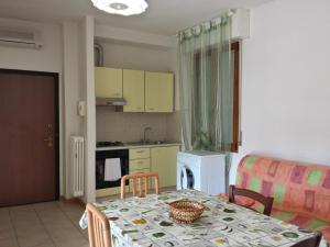 Кухня або міні-кухня у Residence lido adriano