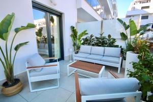 A seating area at Aguacate Beach Apartamentos Playa Granada