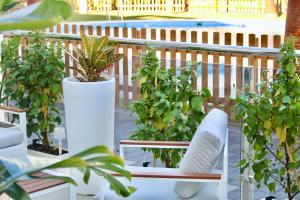 A balcony or terrace at Aguacate Beach Apartamentos Playa Granada