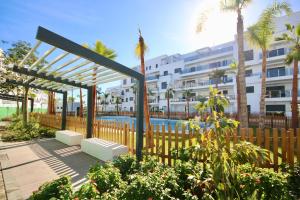 The swimming pool at or close to Aguacate Beach Apartamentos Playa Granada