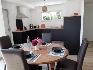 Kuchnia lub aneks kuchenny w obiekcie Maison au Moustoir-Arradon à 200 m du Golfe