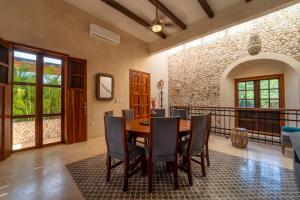 a dining room with a table and chairs at Destino Mío Mayan Jungle Retreat in Tekit