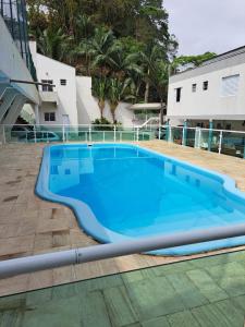 สระว่ายน้ำที่อยู่ใกล้ ๆ หรือใน Casa nova com 3 quartos, equipada com Ar Condicionado, TV, Internet e Área de Lazer Completa - Boiçucanga
