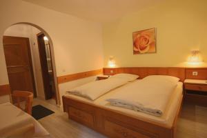 Letto o letti in una camera di Pension Riedlsperger