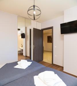 Кровать или кровати в номере Filia's Memories Apartments