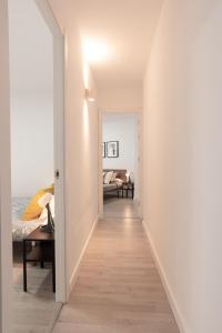 Łóżko lub łóżka w pokoju w obiekcie Malaga Centro