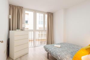 Łóżko lub łóżka w pokoju w obiekcie Malaga Centro
