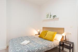 Łóżko lub łóżka w pokoju w obiekcie Malaga Centro