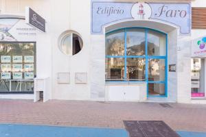 Basen w obiekcie FARO PUERTO ESTEPONA lub w pobliżu
