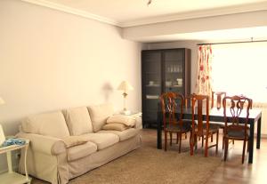 A seating area at Piso céntrico ideal