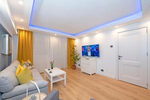 Un televizor și/sau centru de divertisment la Grand Apartments Centre of Craiova