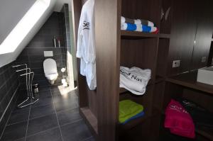 a small bathroom with a sink and a toilet at B&B wellness Sea Nat voor Naturisten in Oostduinkerke