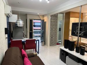 Η κουζίνα ή μικρή κουζίνα στο Loft com vista incrível para a Praia da Costa!
