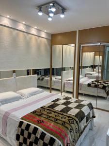 Ένα ή περισσότερα κρεβάτια σε δωμάτιο στο Loft com vista incrível para a Praia da Costa! +19 φωτογραφίες