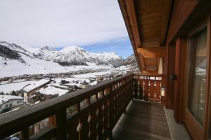 En generel udsigt til bjerge eller udsigt til bjerge taget fra lejligheden