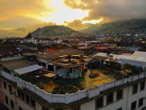 a view of a city with a mountain in the background at Vibes Aurik in Quito