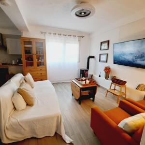 a living room with a couch and a table at La Gardana, casa de campo mallorquina in Porreres