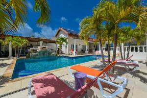 Bazén v ubytování Boutique Hotel Swiss Paradise Aruba Villas and Suites nebo v jeho okolí