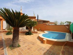 Bazén v ubytování **Casa con piscina, cerca del mar, wifi gratis, aire opcional, mascotas bienvenidas, playa para perros** - ES-184-27 nebo v jeho okolí