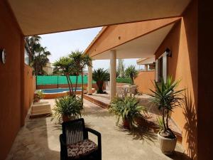 Bazén v ubytování **Casa con piscina, cerca del mar, wifi gratis, aire opcional, mascotas bienvenidas, playa para perros** - ES-184-27 nebo v jeho okolí