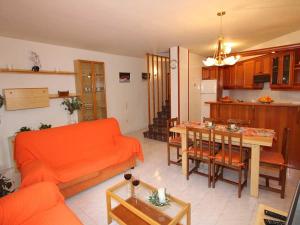 Kuchyň nebo kuchyňský kout v ubytování **Casa con piscina, cerca del mar, wifi gratis, aire opcional, mascotas bienvenidas, playa para perros** - ES-184-27