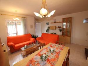 Posezení v ubytování **Casa con piscina, cerca del mar, wifi gratis, aire opcional, mascotas bienvenidas, playa para perros** - ES-184-27