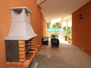 Balkón nebo terasa v ubytování **Casa con piscina, cerca del mar, wifi gratis, aire opcional, mascotas bienvenidas, playa para perros** - ES-184-27