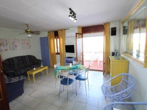 Posezení v ubytování Perfecto apartamento cerca del mar, ¡Mascotas bienvenidas! WiFi gratis, aire acondicionado opcional - ES-184-41