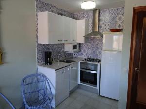 Kuchyň nebo kuchyňský kout v ubytování Perfecto apartamento cerca del mar, ¡Mascotas bienvenidas! WiFi gratis, aire acondicionado opcional - ES-184-41