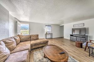 Φωτογραφία από το άλμπουμ του Bright 2-Story Condo 8 Mi to Grindstone Lake σε Ruidoso Downs