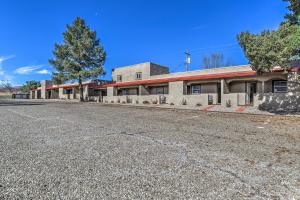 Tòa nhà nơi căn hộ tọa lạc