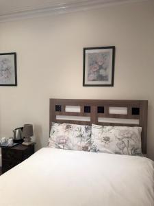 Postel nebo postele na pokoji v ubytování Lyttleton Guest House Limited