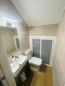 Kúpeľňa v ubytovaní Tríplex Cruz del Mar Beach, Apartamentos Living Sur