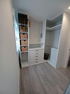 A kitchen or kitchenette at Duque de Galatino CENTRO de Granada