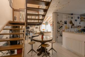 a room with a table and a spiral staircase at Casa Furia in Ponte della Venturina