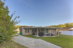 een stenen huis met een veranda en een oprit bij Chic Fairborn Home with Farmhouse Decor and Patio in Fairborn