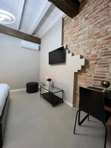 TV a/nebo společenská místnost v ubytování V&B Suites and Apartments