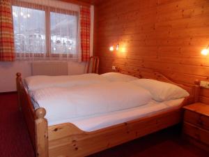 Postel nebo postele na pokoji v ubytování Haus Konzett