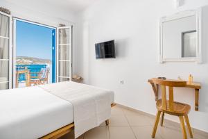 TV a/nebo společenská místnost v ubytování Pelagia Aphrodite Hotel